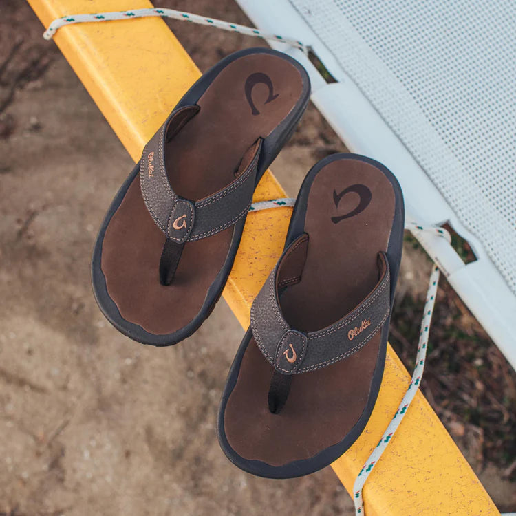 OluKai Men’s ‘Ohana Water-Friendly Beach Sandal - Dark Java|Ray