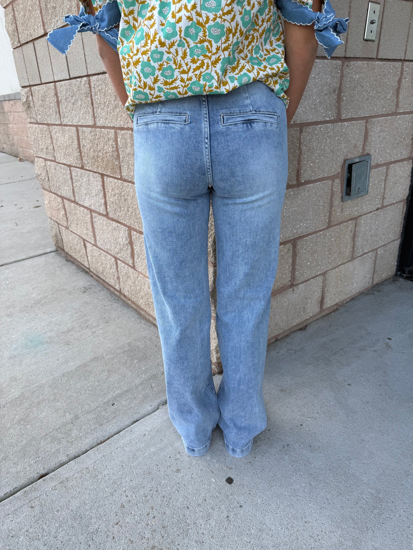 Courtney Double Button Wide Leg Risen Jeans