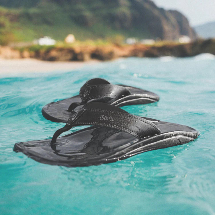OluKai Men’s ‘Ohana Water-Friendly Beach Sandal - Black|Black