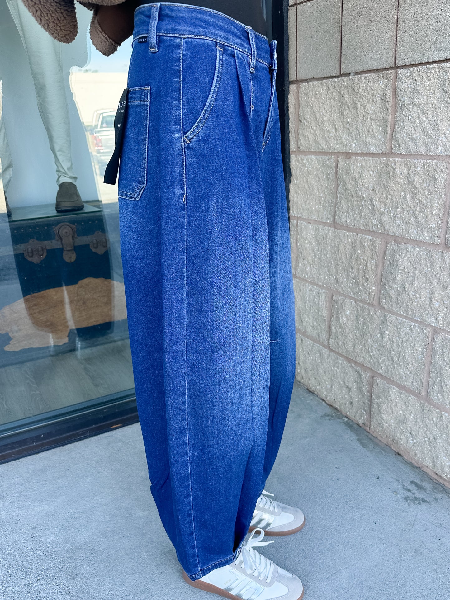 Risen Hallie - Slouchy Crop Wide Leg Barrel Jeans - Dark