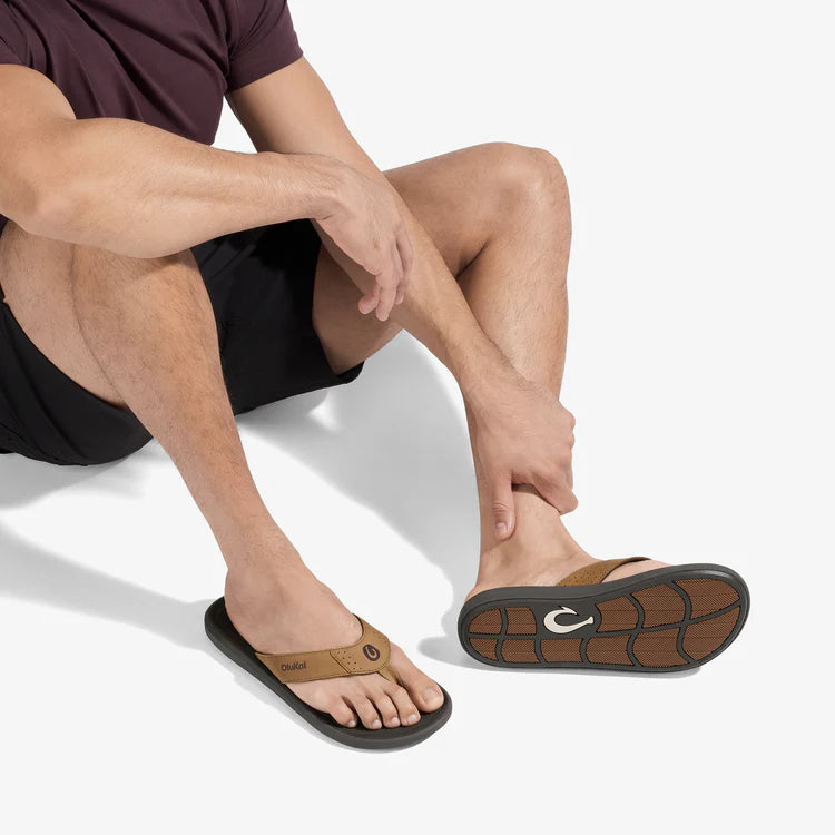OluKai Men’s Pili Waterproof Leather Sandal - Tan|Dark Java