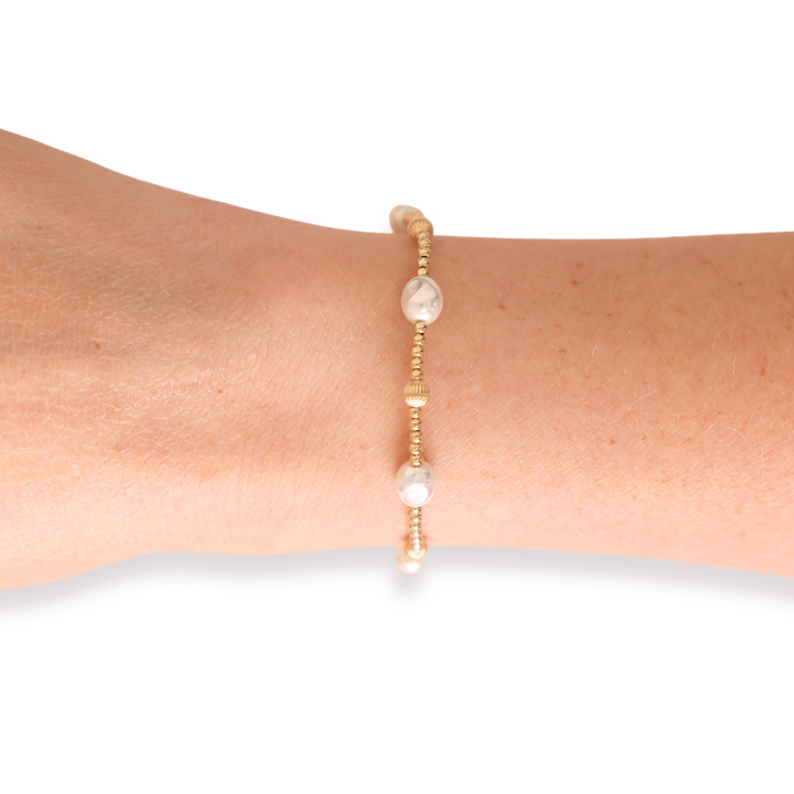 Maggie Fluted Bracelet in Gold: Standard 6.75 Inch