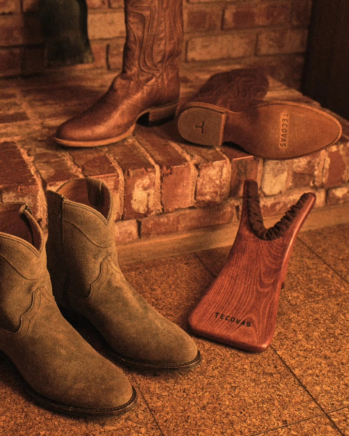 Tecovas Boot Jack II - Beechwood/Mocha Suede Wood