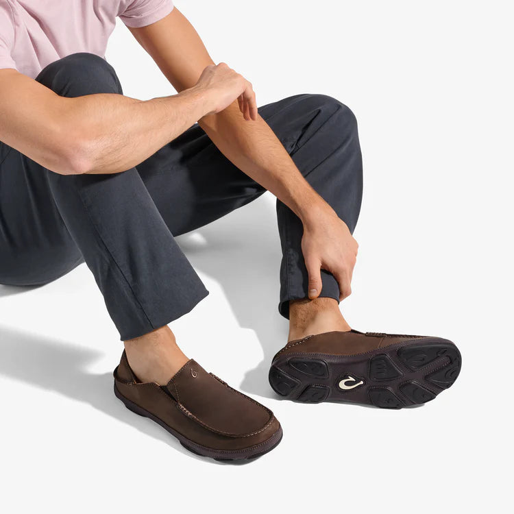 OluKai Men’s Moloā Leather Slip-On Shoe - Dark Wood|Dark Java