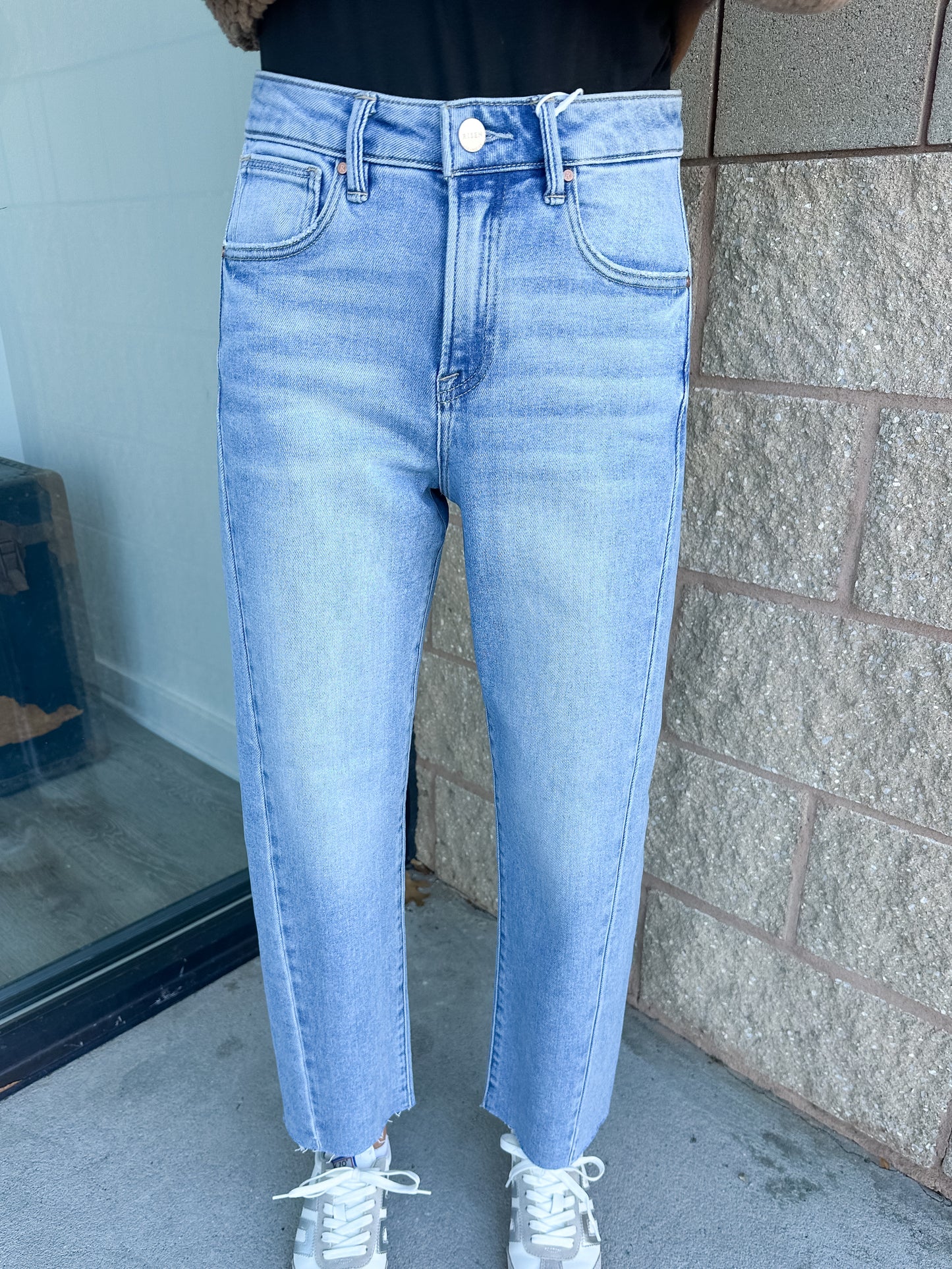 Risen Bella - Slouchy Crop Seam Barrel Jeans - Light