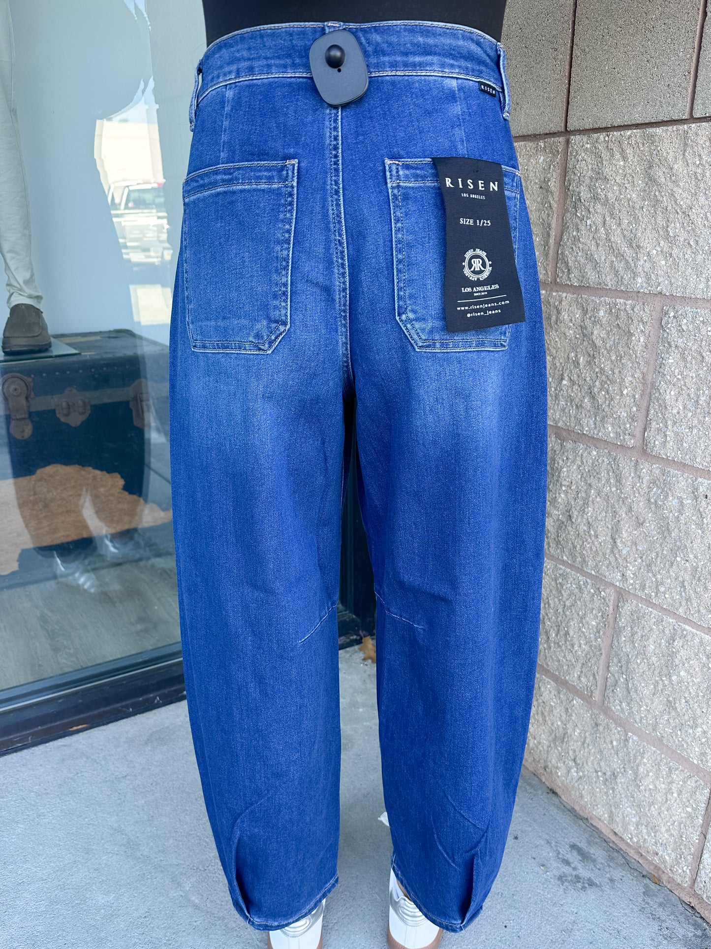 Risen Hallie - Slouchy Crop Wide Leg Barrel Jeans - Dark